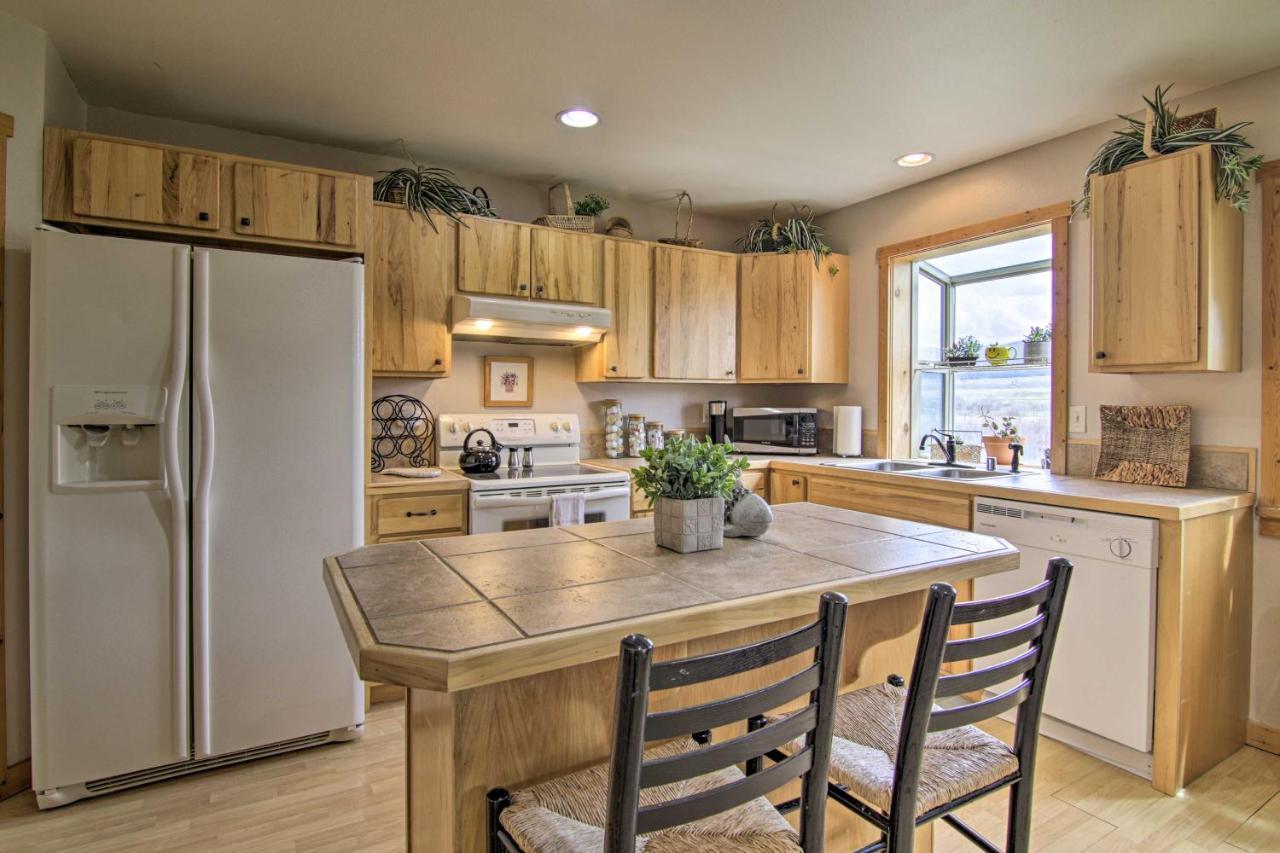 Airy Emigrant Townhome With Sweeping Mtn Views! Exteriör bild
