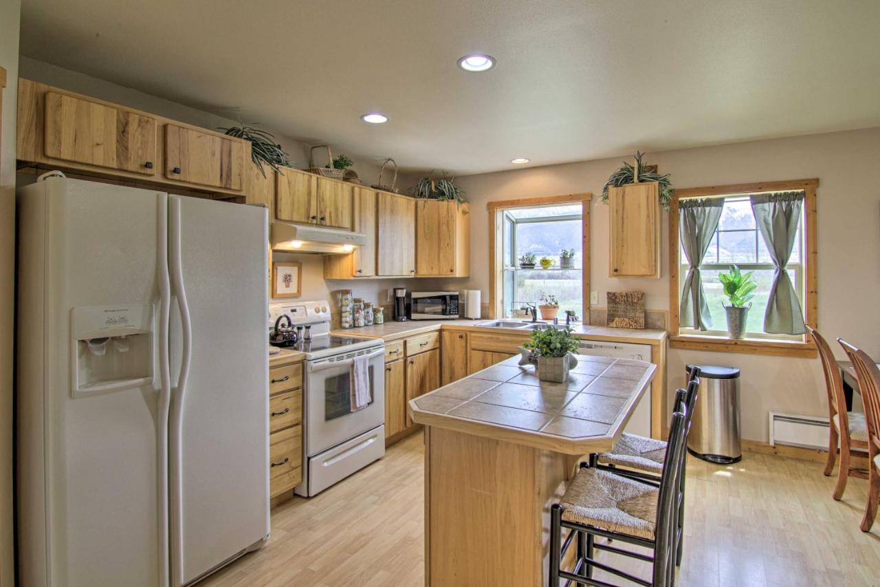 Airy Emigrant Townhome With Sweeping Mtn Views! Exteriör bild